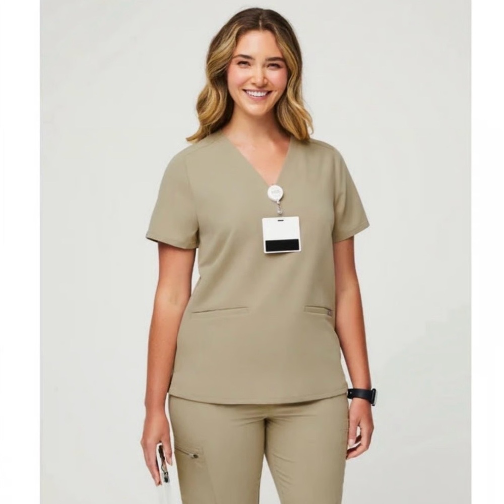 Figs : medium sized sandstone scrubs